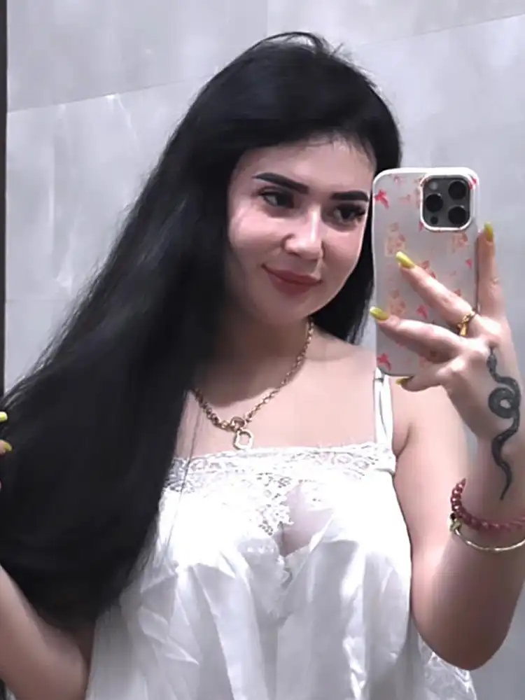 Housewife Escorts in Saket Hotels