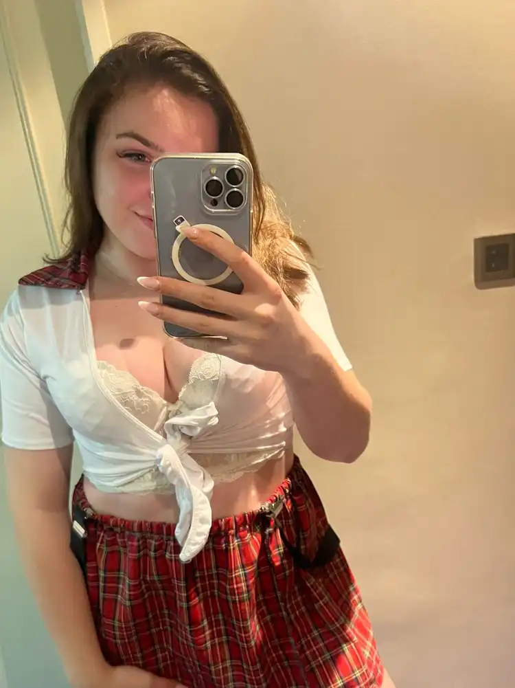 Escort Service in 5-Star Hotel Delhi